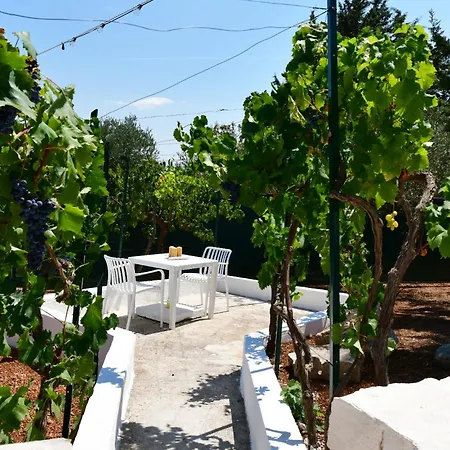 Bed and breakfast Lamarossa Trulli&suites